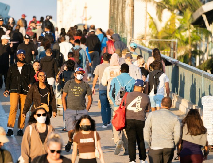 Global Migration 2025: New Routes and Border Challenges